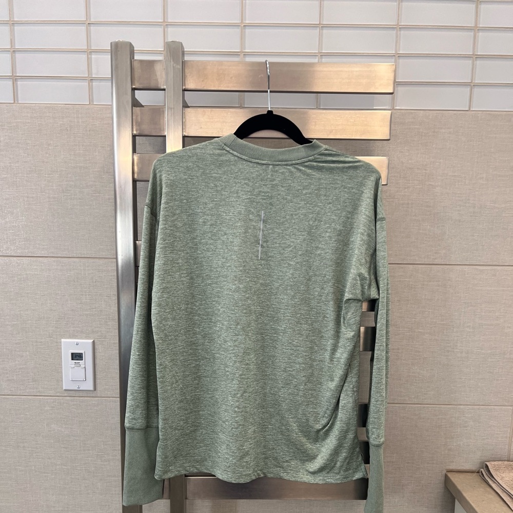 Woman’s long sleeve Nike running shirt / med / olive